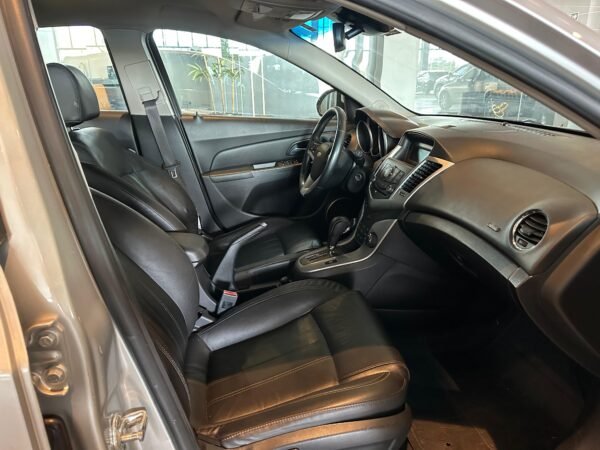 CHEVROLET CRUZE HATCH SPORT LT 1.8 FLEX AUTOMÁTICO 2014 - Imagem 7