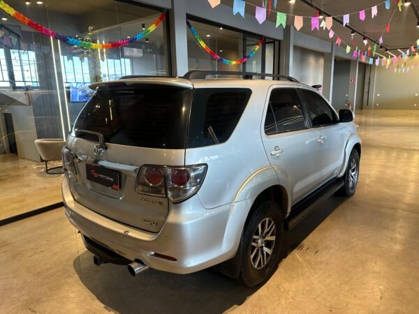 TOYOTA SW4 SRV 3.0 D4-D 4X4 AUTOMÁTICA 2012 - Imagem 3