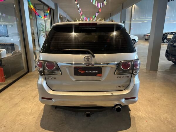 TOYOTA SW4 SRV 3.0 D4-D 4X4 AUTOMÁTICA 2012 - Imagem 4
