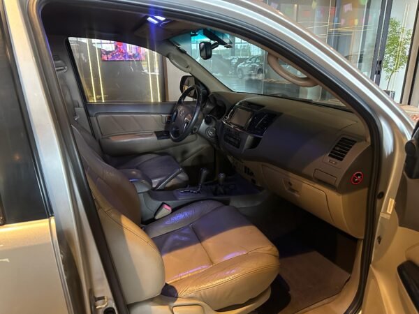 TOYOTA SW4 SRV 3.0 D4-D 4X4 AUTOMÁTICA 2012 - Imagem 5