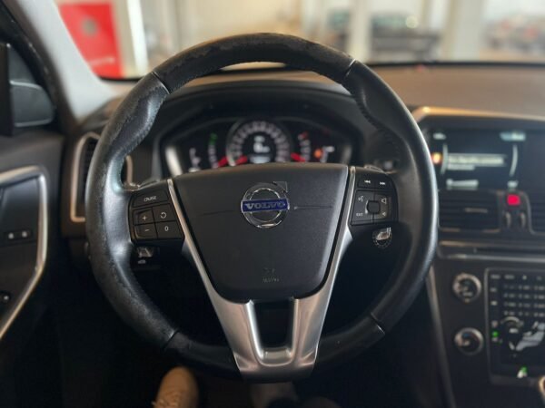 VOLVO XC60 T5 KINETIC 2.0 TURBO 2016 - Imagem 2