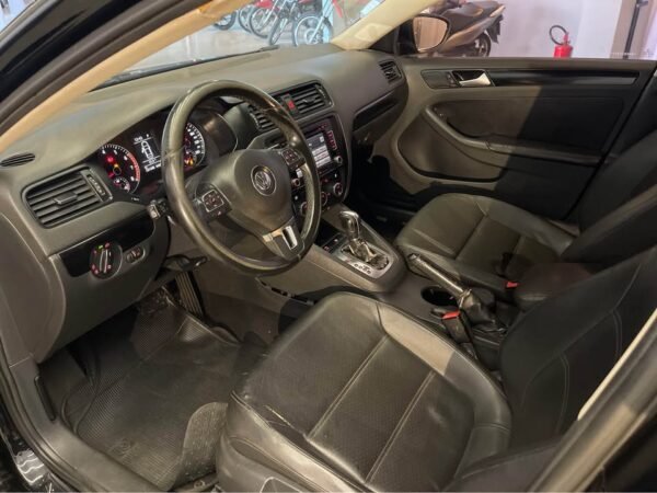 VOLKSWAGEN JETTA 2.0 AUTOMÁTICO – 2014 - Imagem 6