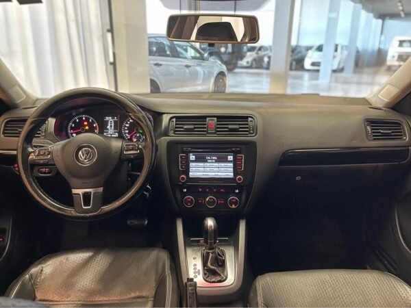 VOLKSWAGEN JETTA 2.0 AUTOMÁTICO – 2014 - Imagem 4