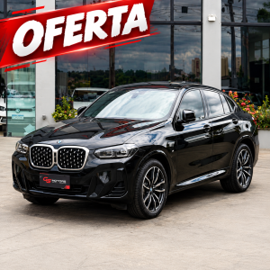 Oferta em Destaque_ BMW Preto no Showroom